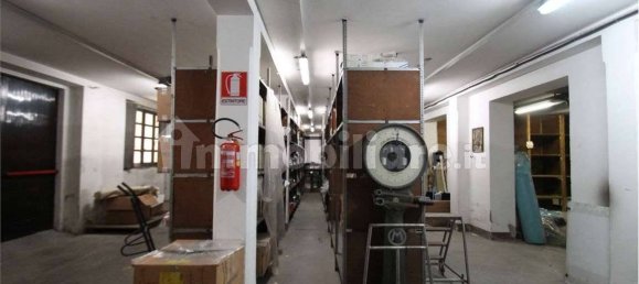 247m² Warehouse in Paderno d'Adda, Italy No. 2673 3