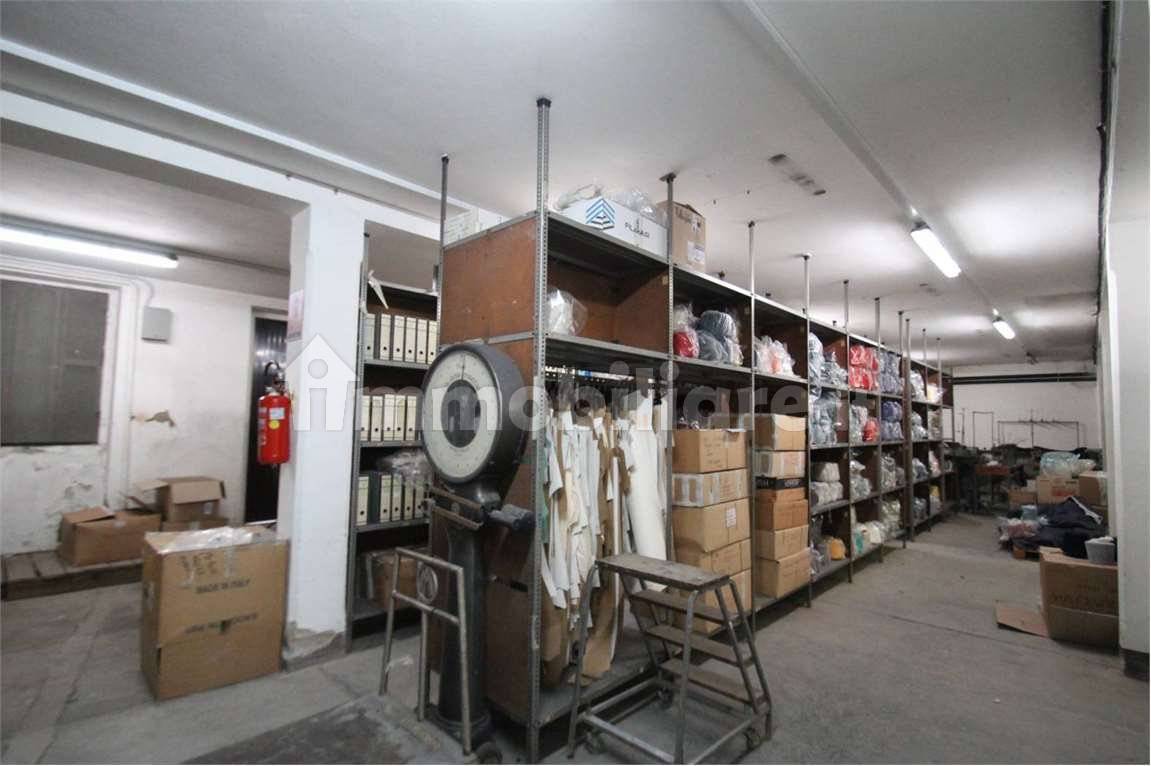 247m² Warehouse in Paderno d'Adda, Italy No. 2673