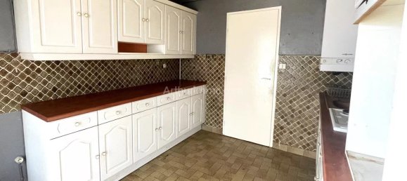 3 bedrooms House in Chalons-en-Champagne, France No. 91965 6