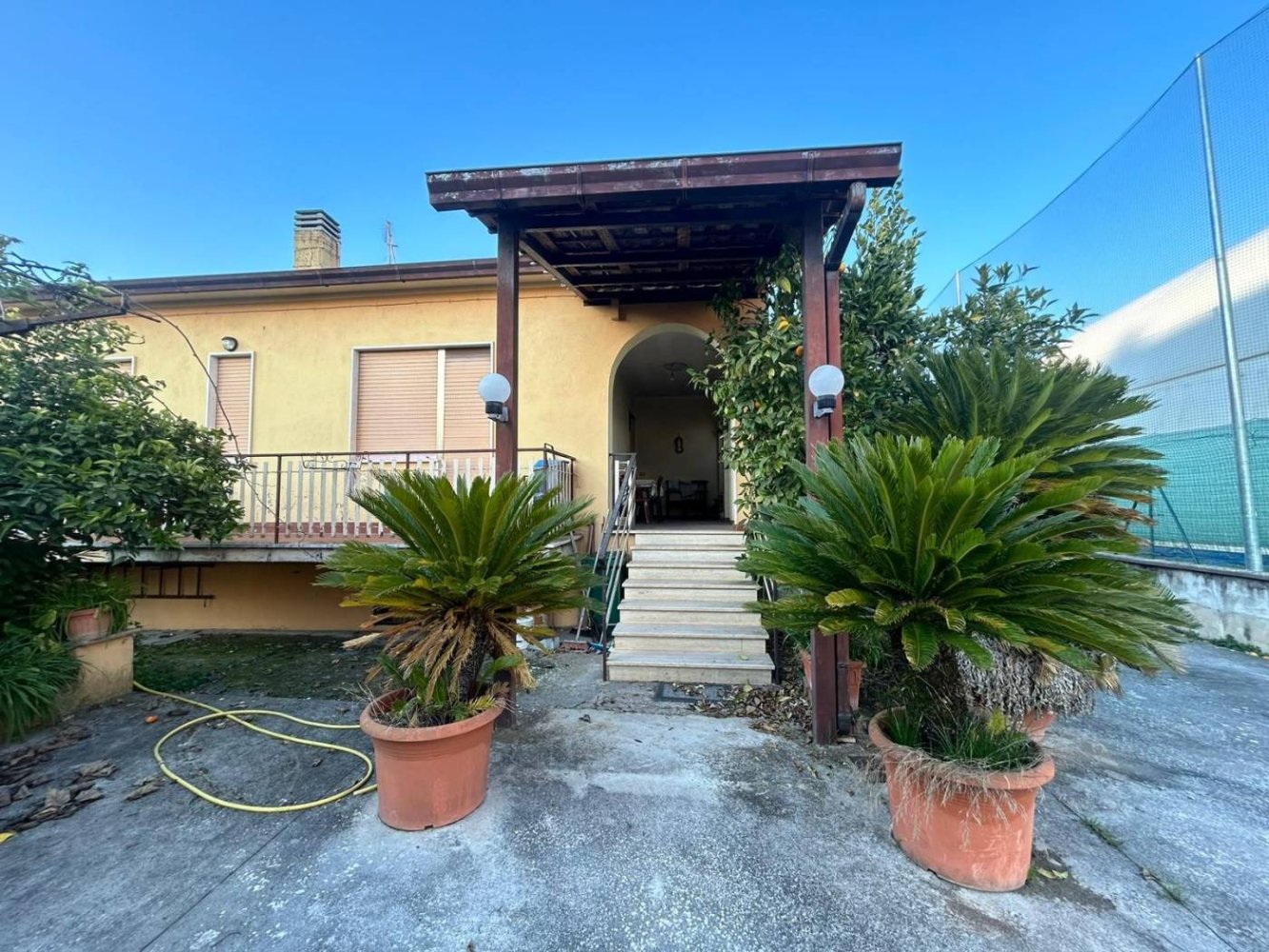 Дом с 3 спальнями в Фрозиноне, Италия № 144770