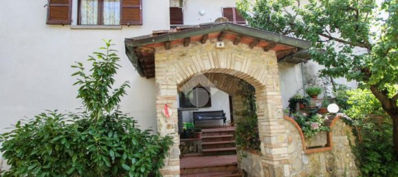 3 Schlafzimmer Haus in Città di Castello, Italy, Nr. 42151 3