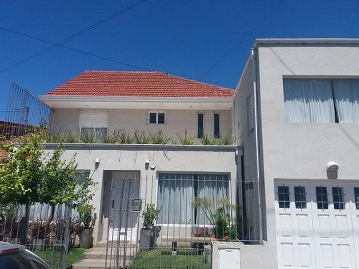 4 bedrooms House in Mar del Plata, Argentina No. 78279
