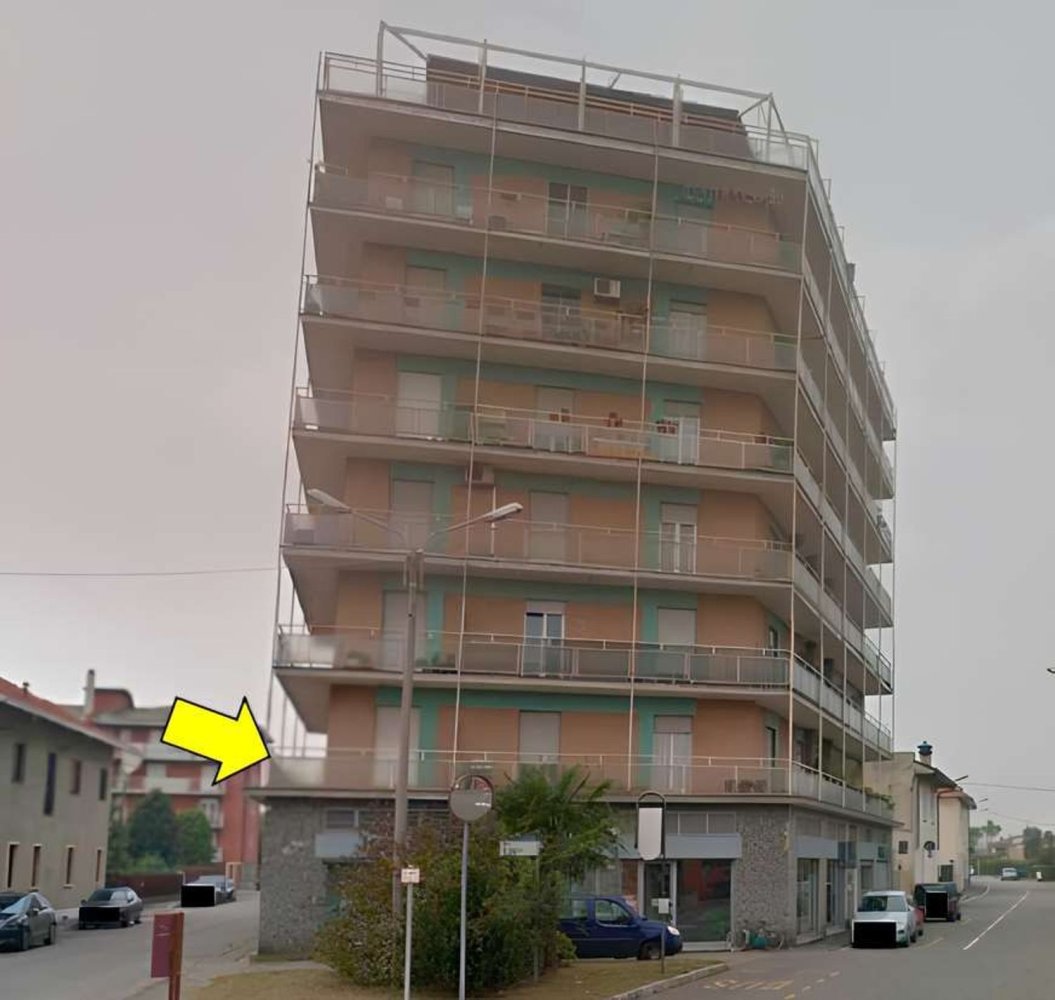 3 rooms Apartment in Busto Arsizio, Italy No. 9766