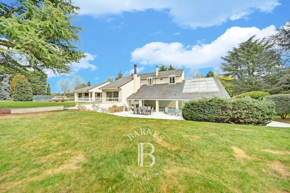 11 rooms House in Versailles, France No. 130579