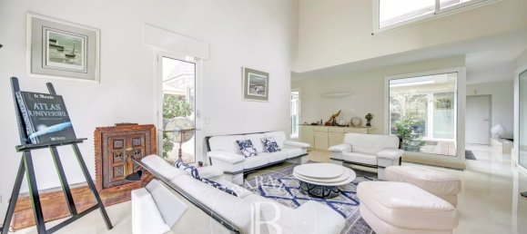 11 rooms House in Versailles, France No. 130579 4