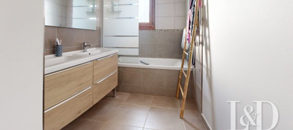 3 bedrooms House in Nogent-le-Roi, France No. 47412 6