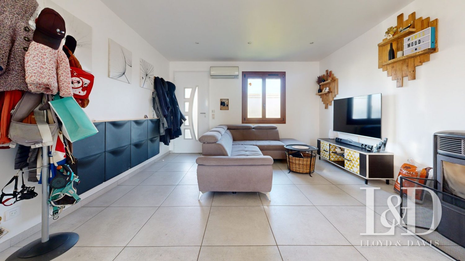 3 bedrooms House in Nogent-le-Roi, France No. 47412