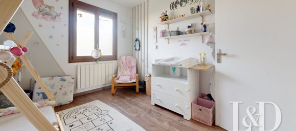 3 bedrooms House in Nogent-le-Roi, France No. 47412 8