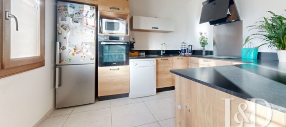 3 bedrooms House in Nogent-le-Roi, France No. 47412 5