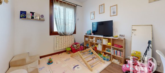 3 bedrooms House in Nogent-le-Roi, France No. 47412 10