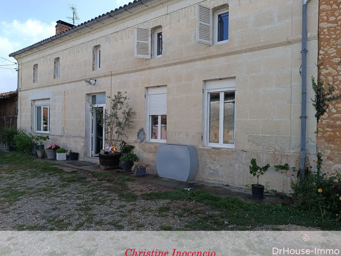 Casa de 3 dormitorios en Montlieu-la-Garde, France No. 352053