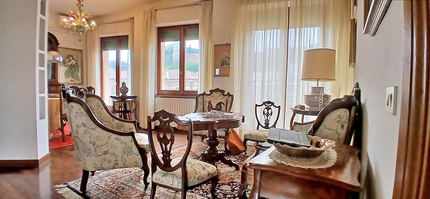 5 bedrooms Apartment in Siena, Italy No. 323140