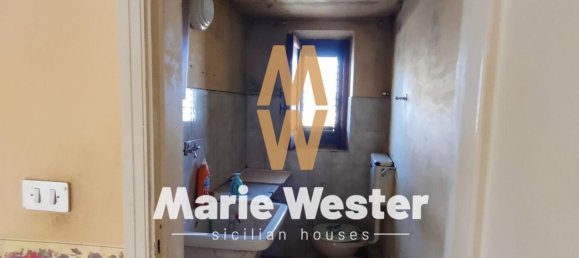 11-salle Maison de ville à Termini Imerese, Italy No. 123643 4