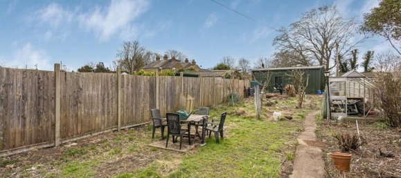 4 bedrooms House in Egham, United Kingdom No. 8629 5