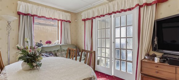 4 bedrooms House in Egham, United Kingdom No. 8629 11