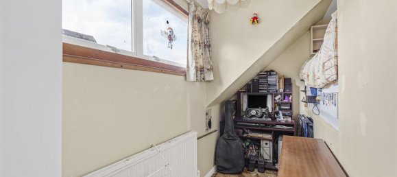 4 bedrooms House in Egham, United Kingdom No. 8629 36