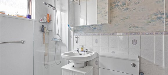 4 bedrooms House in Egham, United Kingdom No. 8629 37