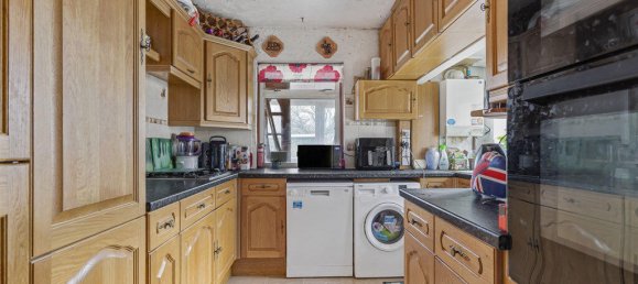 4 bedrooms House in Egham, United Kingdom No. 8629 16