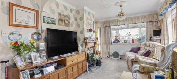 4 bedrooms House in Egham, United Kingdom No. 8629 14