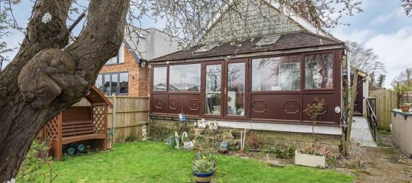 4 bedrooms House in Egham, United Kingdom No. 8629 23