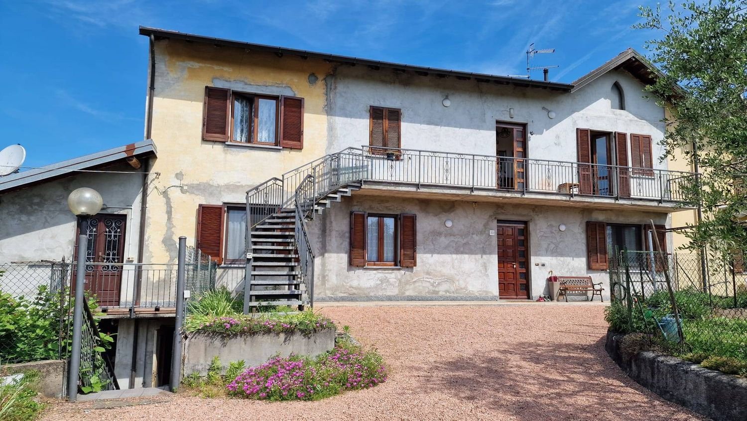 3 Schlafzimmer Wohnung in Brebbia, Italy, Nr. 393424