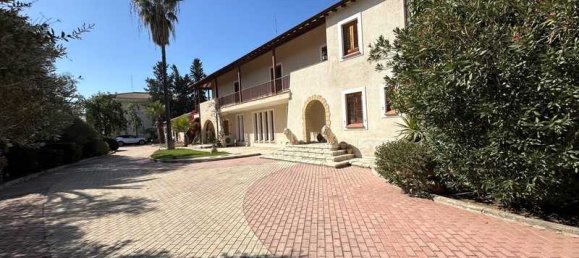 Villa de 5 dormitorios en Strovolos, Cyprus No. 18041 2