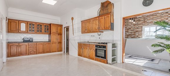 2 bedrooms House in Loures, Portugal No. 53098 5