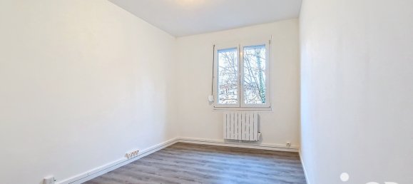 3 rooms Apartment in Charleville-Mezieres, France No. 46770 7