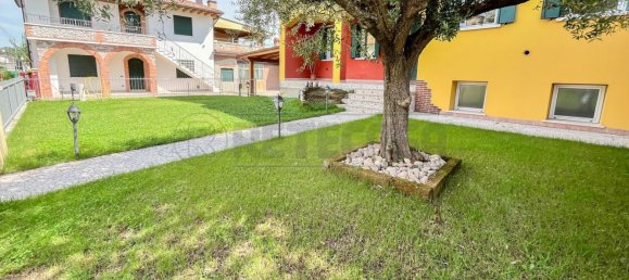 8 rooms House in Dueville, Italy No. 300841 2