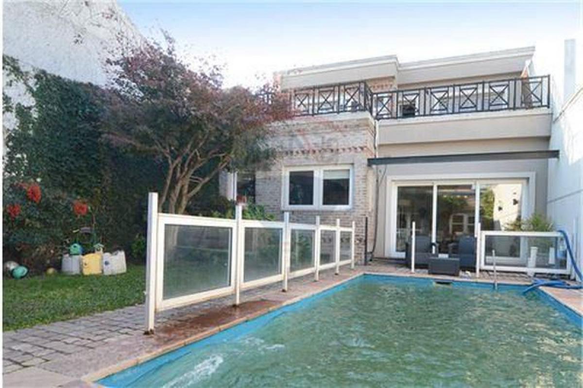 Casa de 4 dormitorios en Buenos Aires, Argentina No. 66581