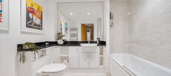 2 bedrooms Apartment in London, United Kingdom No. 7744 4