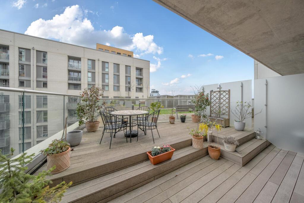 2 bedrooms Apartment in London, United Kingdom No. 7744