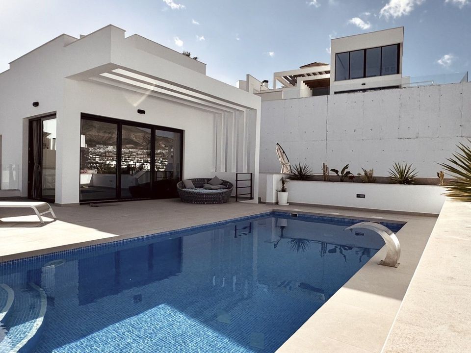 Villa de 4 dormitorios en Alicante, Spain No. 222302