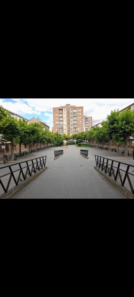 Квартира с 2 спальнями в Логроньо, Испания № 185022