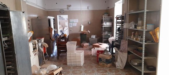 Gewerbliche Immobilie in Messina, Italy 160m², Nr. 136363 5