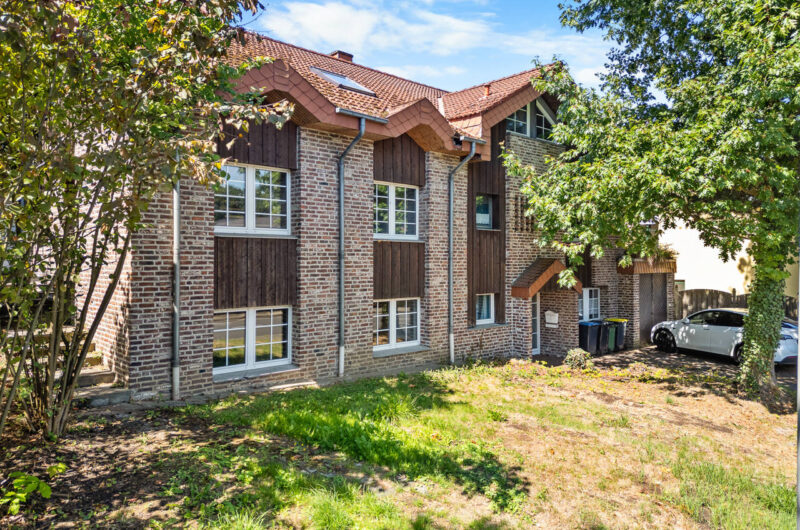 Таунхаус с 12 комнатами в Ахен, Германия № 309735