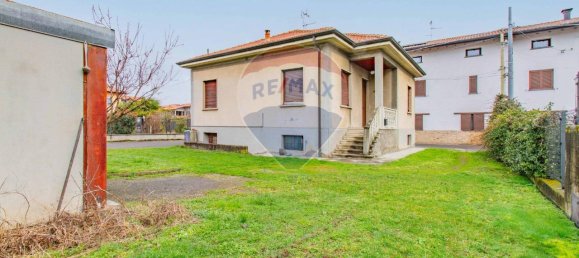 3 rooms House in Gorla Maggiore, Italy No. 15564 36