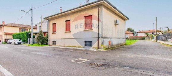 3 rooms House in Gorla Maggiore, Italy No. 15564 54