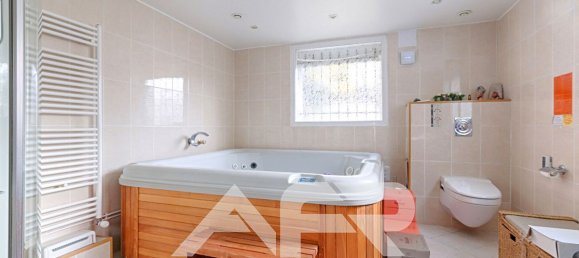 5 bedrooms House in Houilles, France No. 185673 9