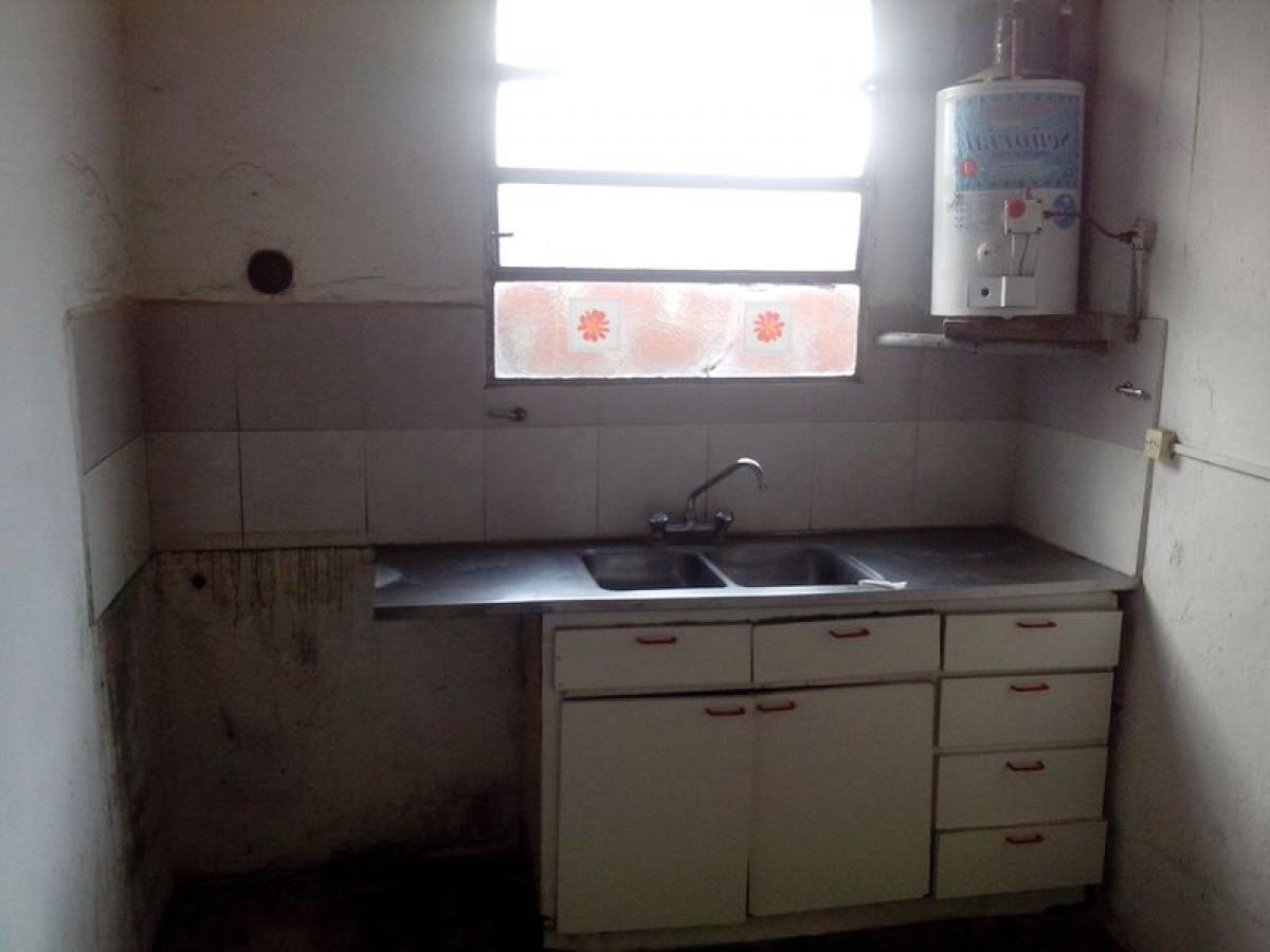 2 bedrooms House in Malvinas Argentinas, Argentina No. 7627