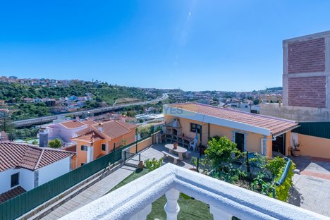 Дом с 4 спальнями в Одивелаш, Португалия № 134389