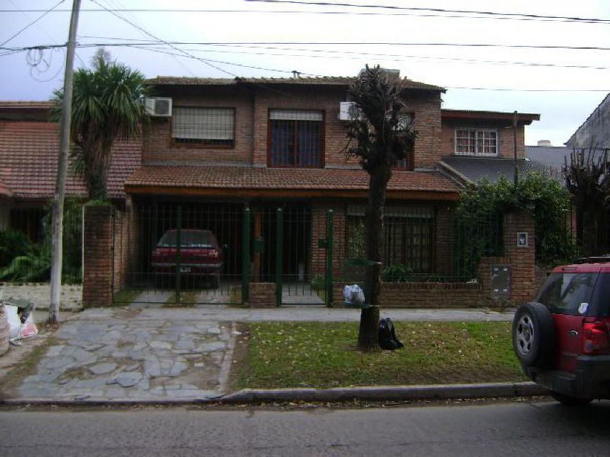 4 bedrooms House in San Miguel, Argentina No. 86748