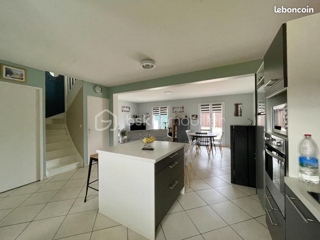 3 bedrooms House in Tours, France No. 160018