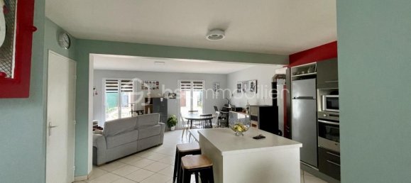 3 bedrooms House in Tours, France No. 160018 2