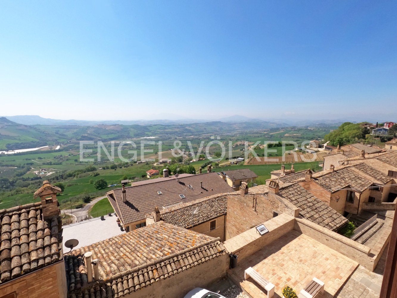 5 bedrooms Apartment in Moresco, Italy No. 64084