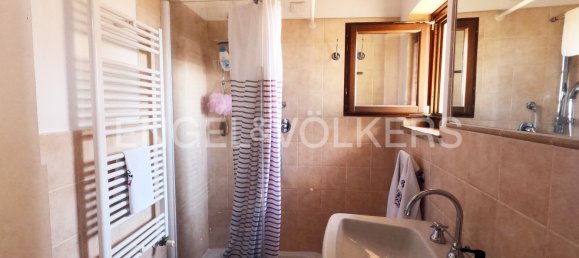 5 bedrooms Apartment in Moresco, Italy No. 64084 18