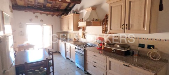 5 bedrooms Apartment in Moresco, Italy No. 64084 3