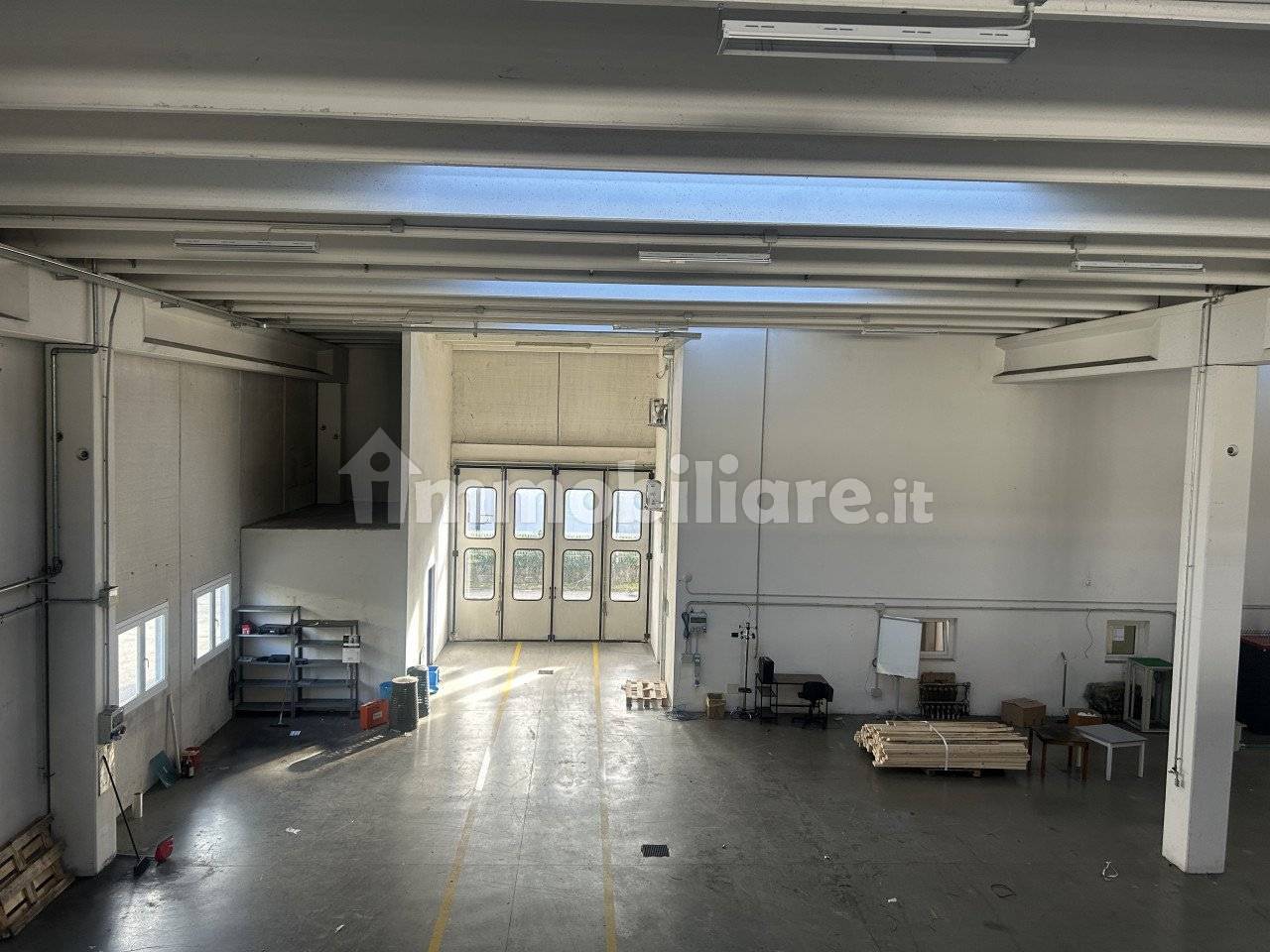 Склад 2000м² в Скио, Италия № 293537