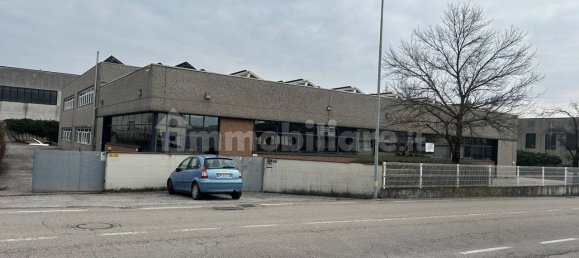 Склад 2000м² в Скио, Италия № 293537 3