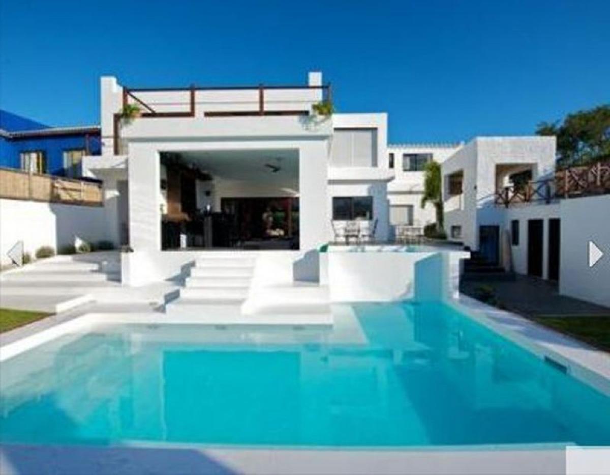 5 bedrooms House in Maldonado, Uruguay No. 11087